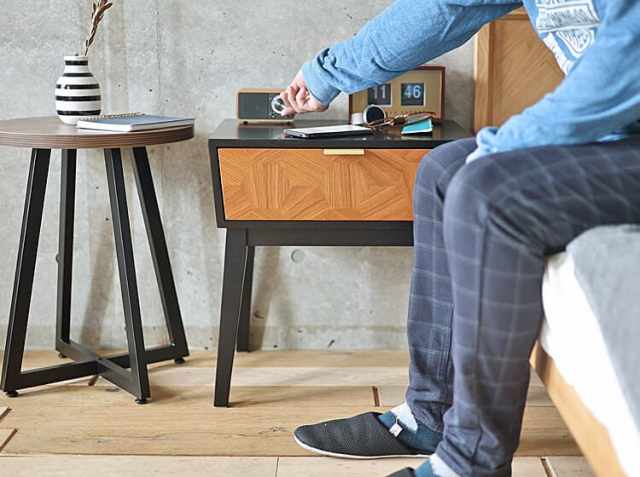 サイドテーブル