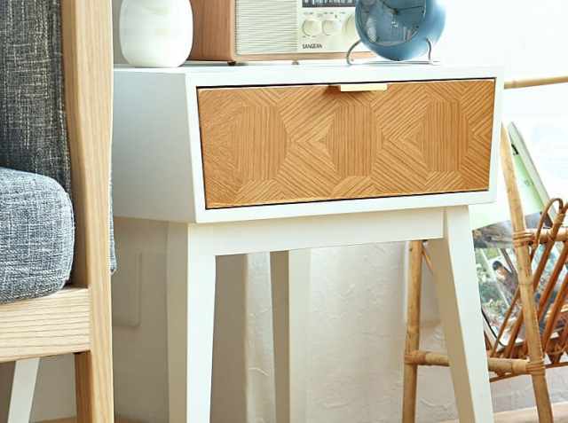 サイドテーブル