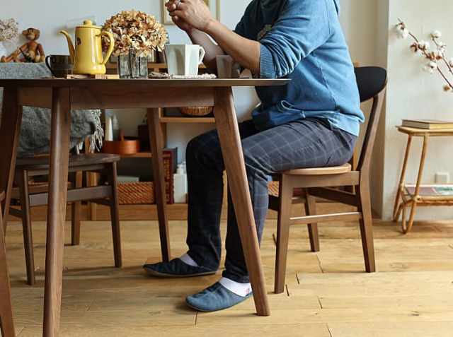 円形ダイニングテーブル Ermok（エルモック）｜北欧・ヴィンテージ