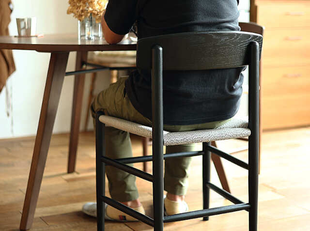 ダイニングチェアー form（フォーム）ブラックタイプ｜北欧