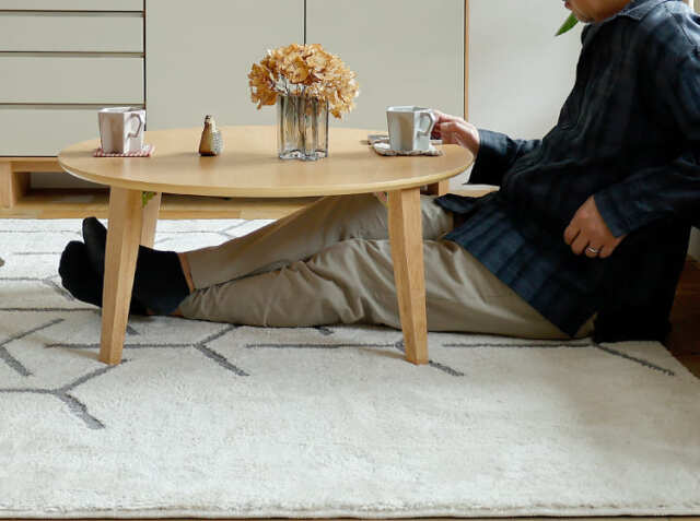 折りたたみ式円形センターテーブル Hiram（ヒラム）｜北欧