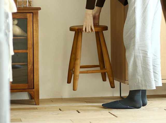 オールドパインラウンドスツール Hort（ホルト）｜北欧・ヴィンテージ