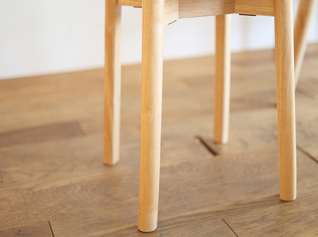 それは凛としたアートのように美しい古びた白いスツール2脚SET スツール arte（アルテ）｜北欧・ヴィンテージインテリア・家具