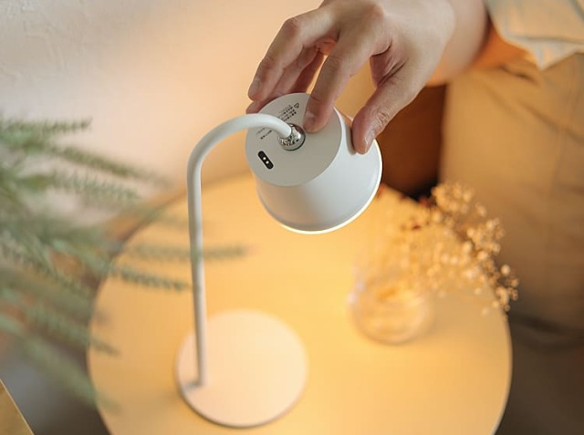 ポータブルランプ LED Magnecco（マグネッコ）｜北欧・ヴィンテージ