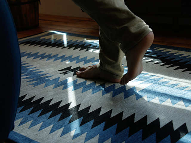 青とベージュの伝統的なラグ 青・紺・水色 - ラグ 絨毯 カーペット専門店｜IERUG：イエラグ｜海外