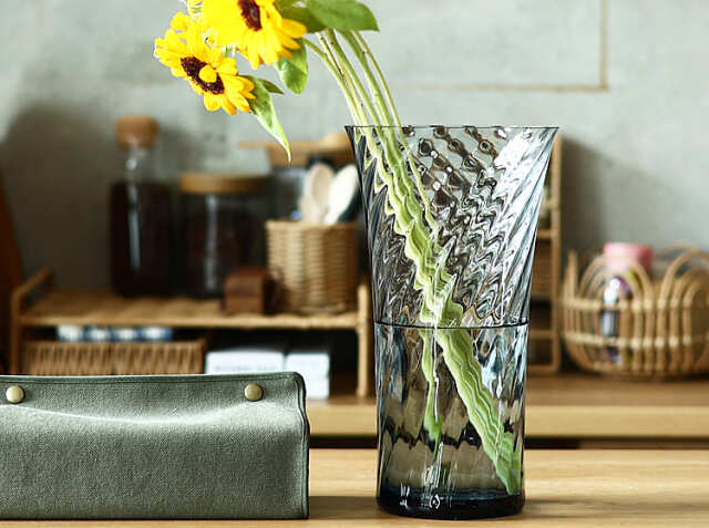 STILLEBEN フラワーベース Concave Vase Swirl 高さ28cm