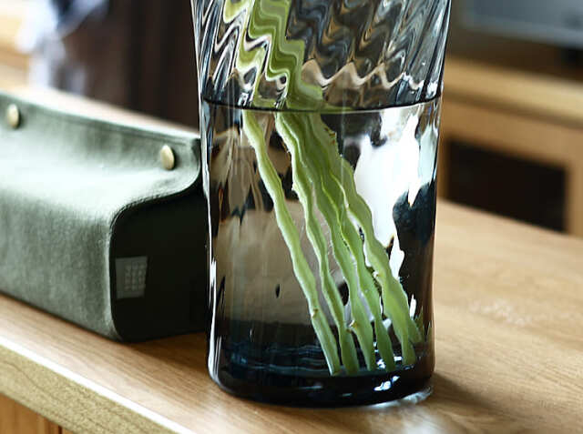 STILLEBEN フラワーベース Concave Vase Swirl 高さ28cm Atlantic Blue