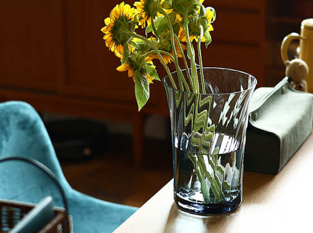 Verrerie Michel ヴェルリーミシェル 硝子の花瓶 フラワーベース STILLEBEN フラワーベース Concave Vase Swirl 高さ20cm