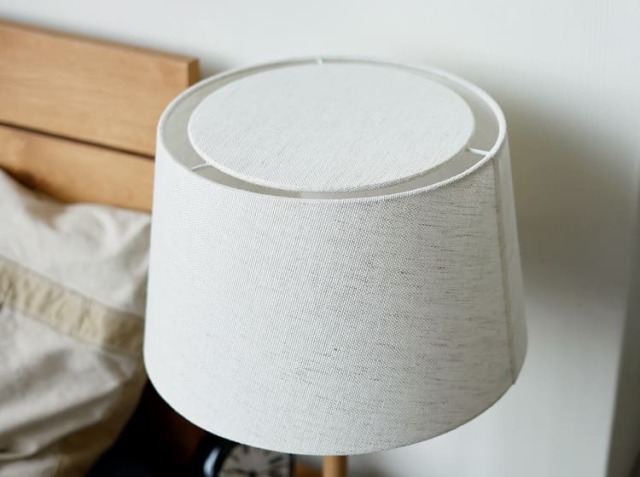 イタリア産のテーブルランプ 箱無し 布シェードのテーブルランプ/ホワイト（タッチセンサーランプ）(電球