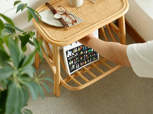 ラタンサイドテーブル テーブルチェア 電話台 マガジンラック 籐家具 マガジンラック付きラタンサイドテーブル Tobecom（トベコム）｜北欧
