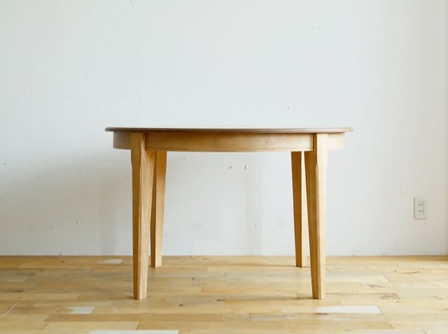 TRIPOD TABLE ROUND | YOKA＜ヨカ＞ ゆったりと時間を味わうため
