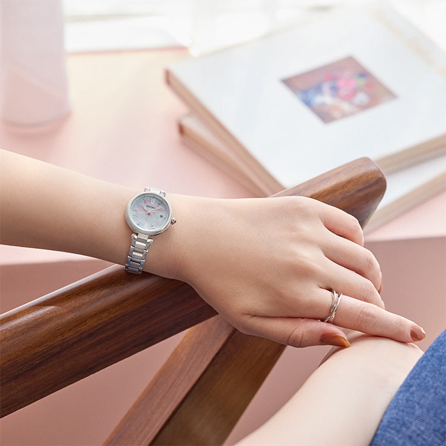 LUKIA x FEILER シルバー 角型時形　付属ポーチなし新品 セイコー ルキア、フェイラーとの限定コラボで人気の花柄を