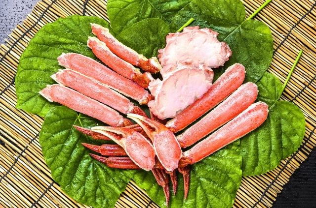 17)極上ボイル本ズワイガニ カット済 特大サイズ 2肩相当 約770g