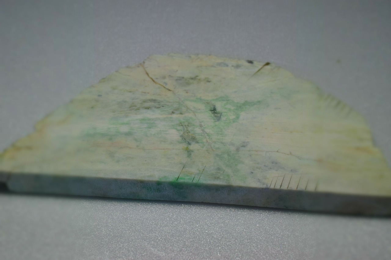 糸魚川産　翡翠原石　板