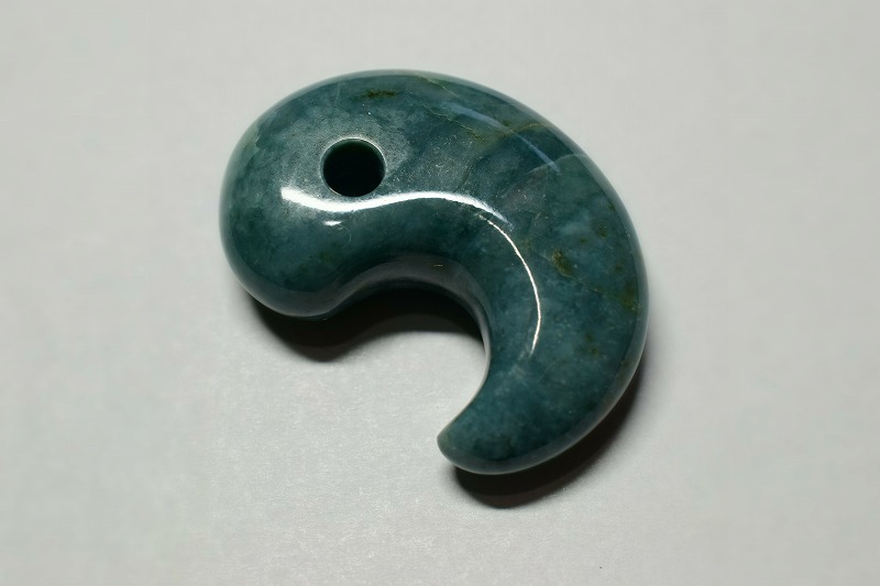 糸魚川産翡翠　勾玉　36mm