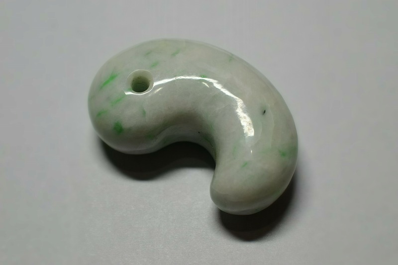 糸魚川産翡翠　勾玉　43mm