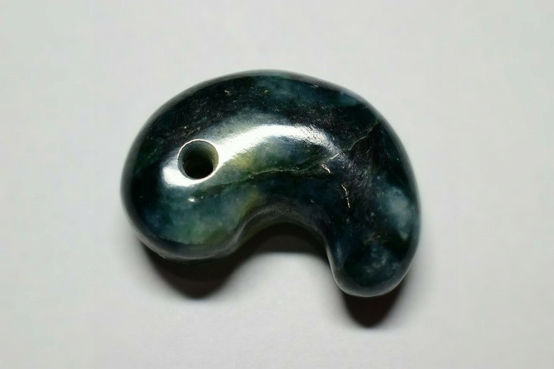 糸魚川産翡翠　勾玉　32mm