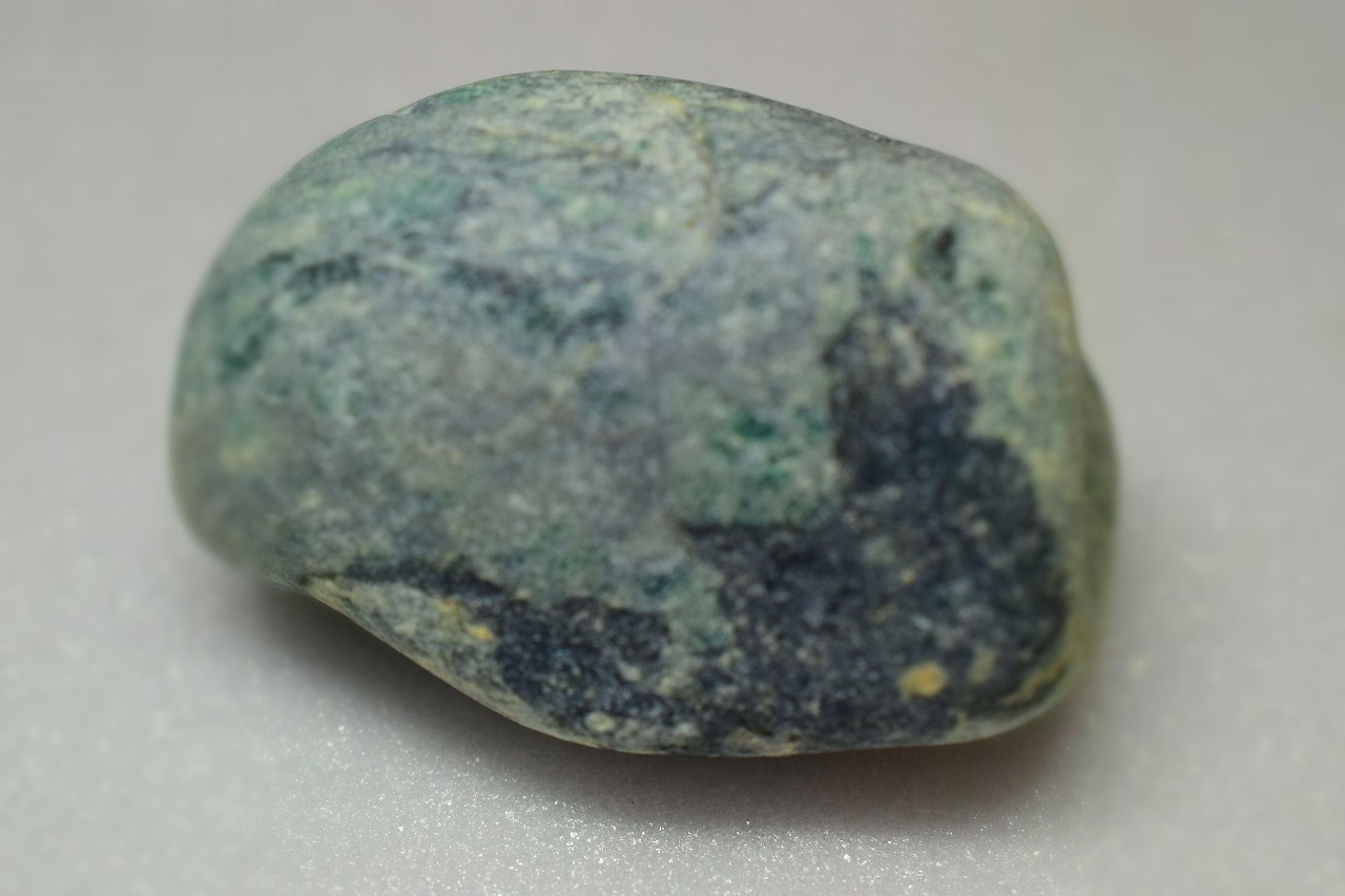 糸魚川産　翡翠　原石
