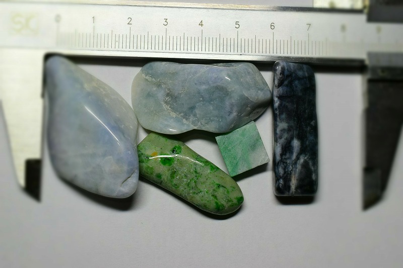 糸魚川産　翡翠原石