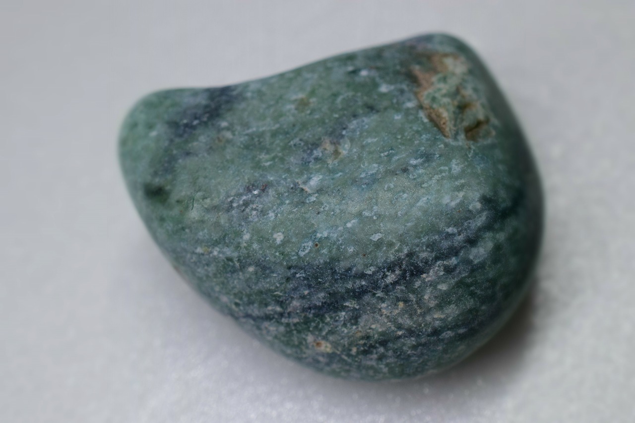 糸魚川産　翡翠　原石