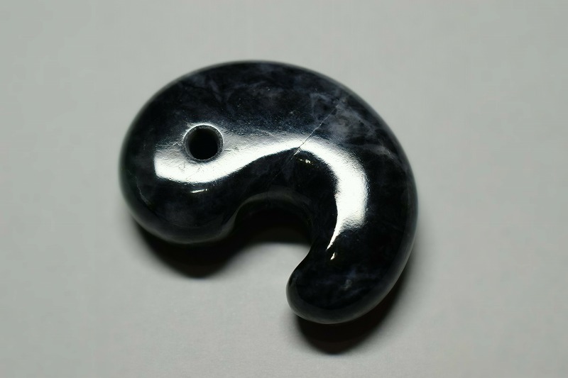 糸魚川産翡翠　勾玉　33mm
