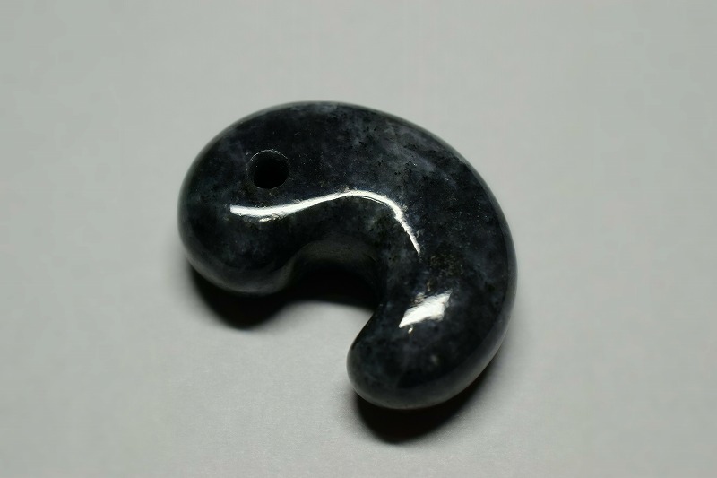 糸魚川産翡翠　勾玉　32mm