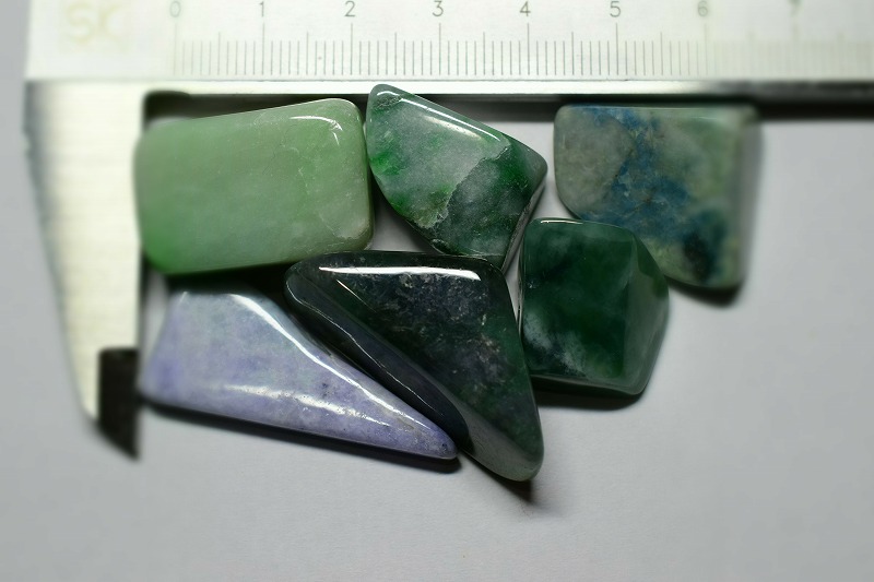 糸魚川産　翡翠原石