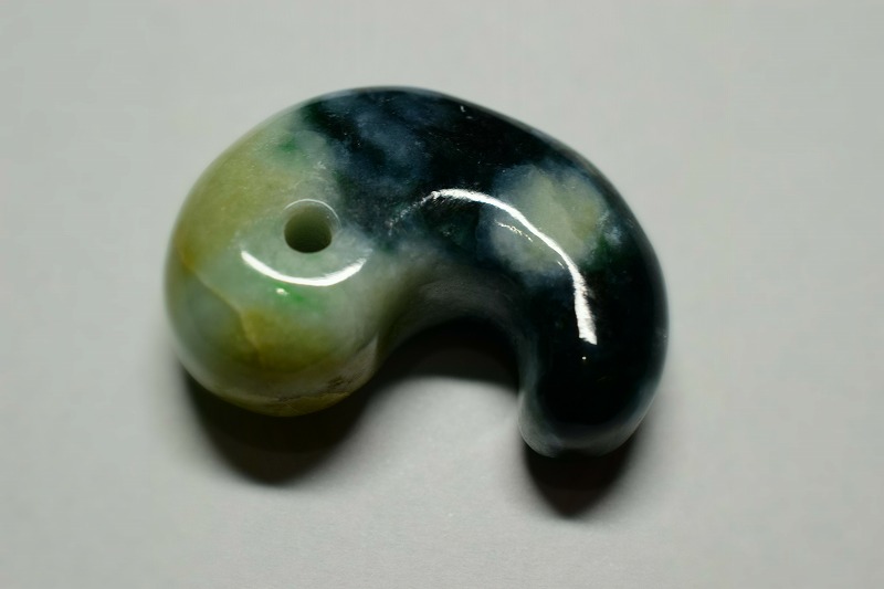 糸魚川産翡翠　勾玉　32mm