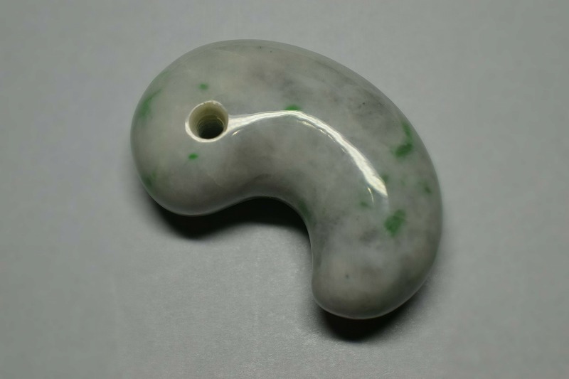 糸魚川産翡翠　勾玉　43mm
