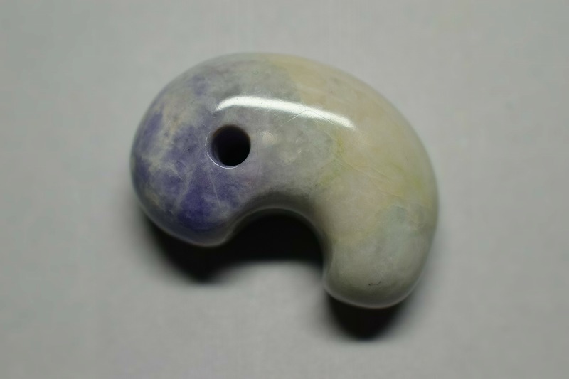 糸魚川産翡翠　勾玉　30mm