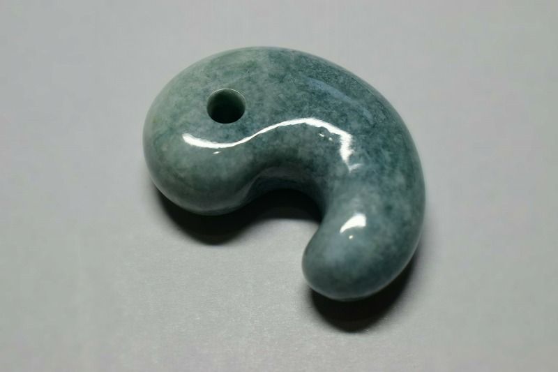 糸魚川産翡翠　勾玉　33mm