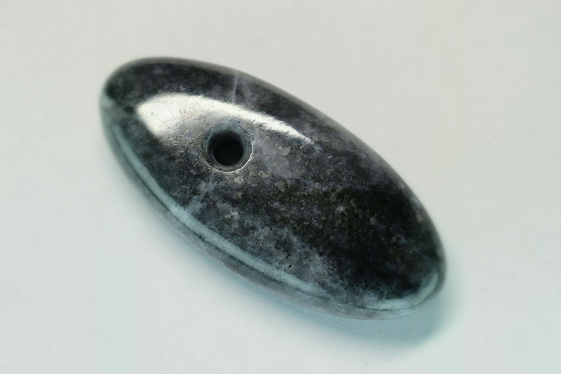 糸魚川産翡翠　大珠　39mm