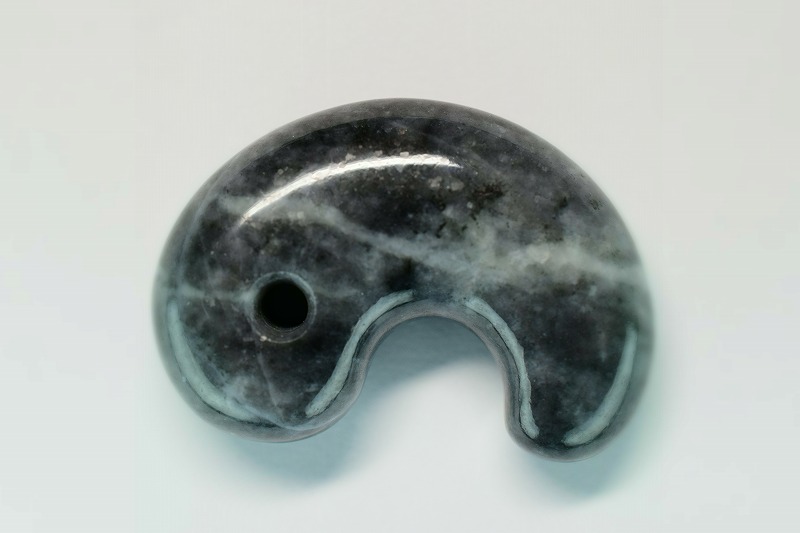 糸魚川産翡翠　勾玉　32mm