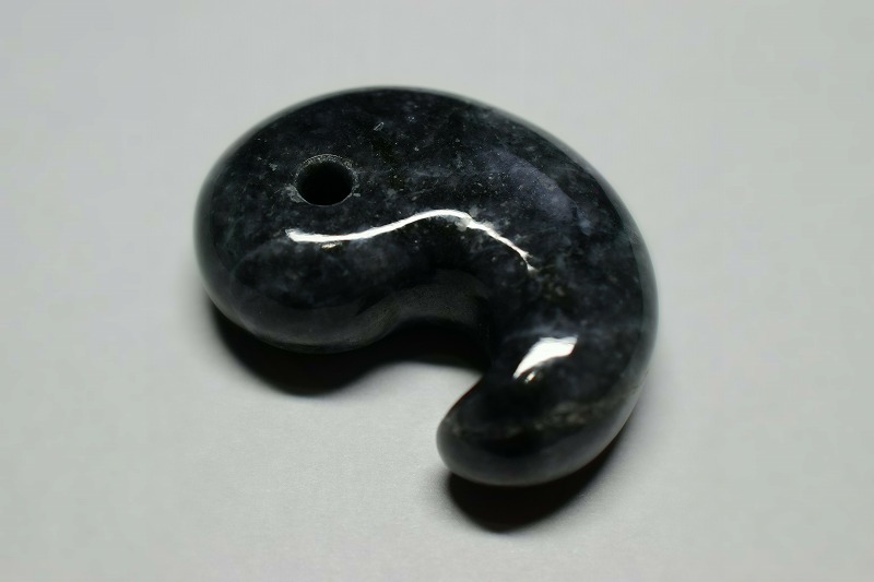 糸魚川産翡翠　勾玉　32mm