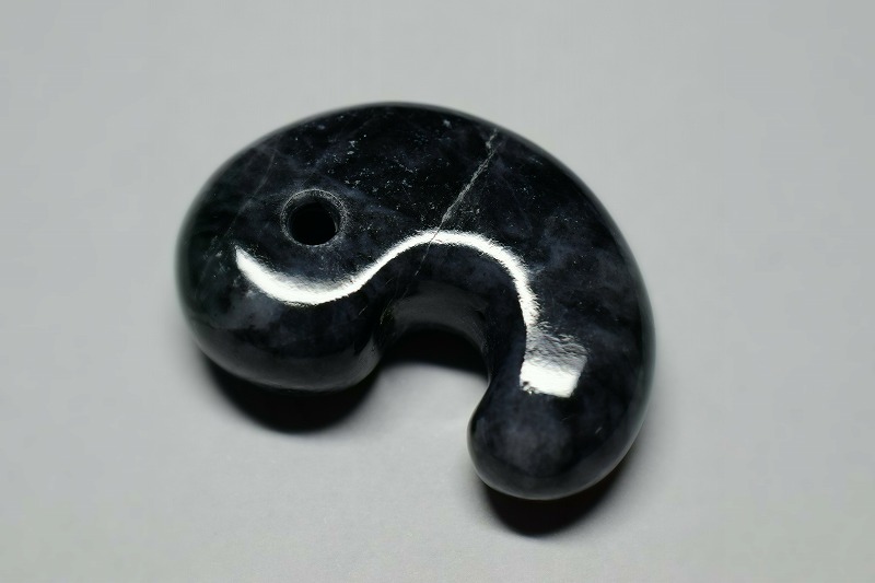 糸魚川産翡翠　勾玉　34mm