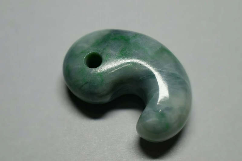 糸魚川産翡翠　勾玉　34mm
