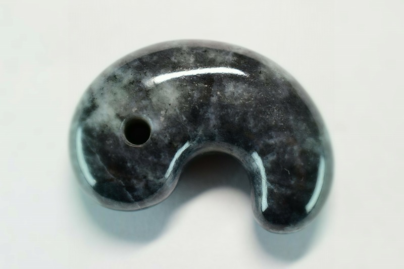 糸魚川産　勾玉　32mm