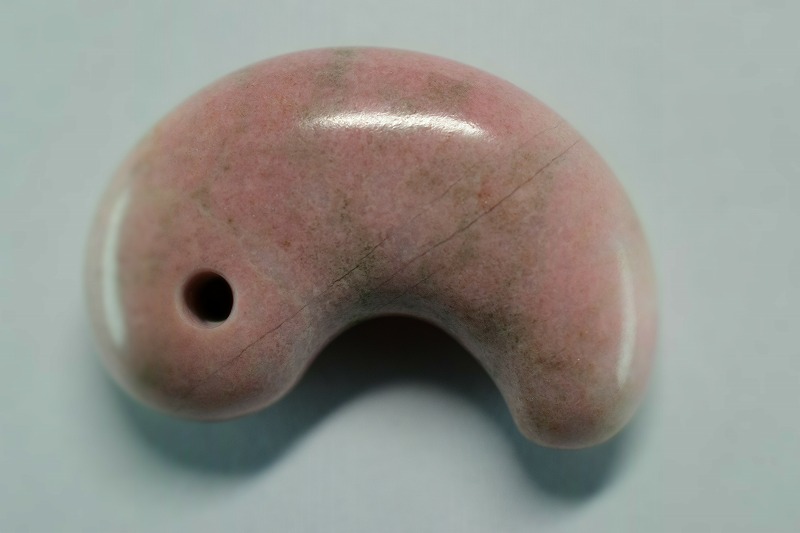 糸魚川産桃簾石　勾玉　36mm