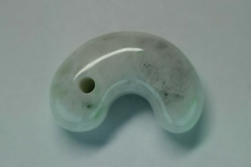 糸魚川産翡翠　勾玉　30mm
