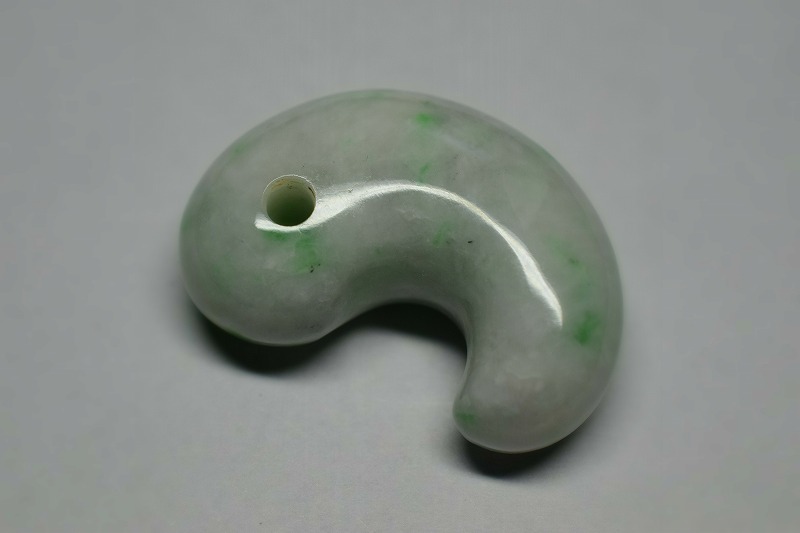糸魚川産翡翠　勾玉　30mm