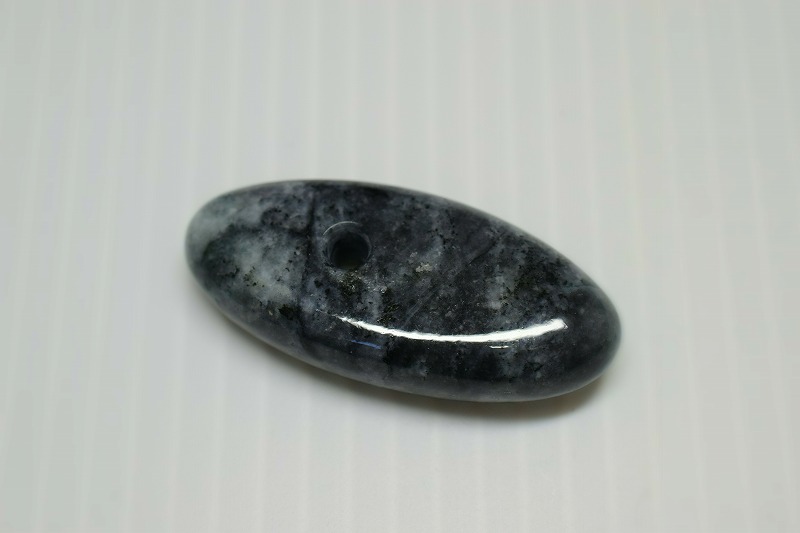 糸魚川産翡翠　大珠　39mm