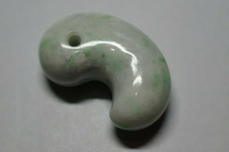 糸魚川産翡翠　勾玉　43mm