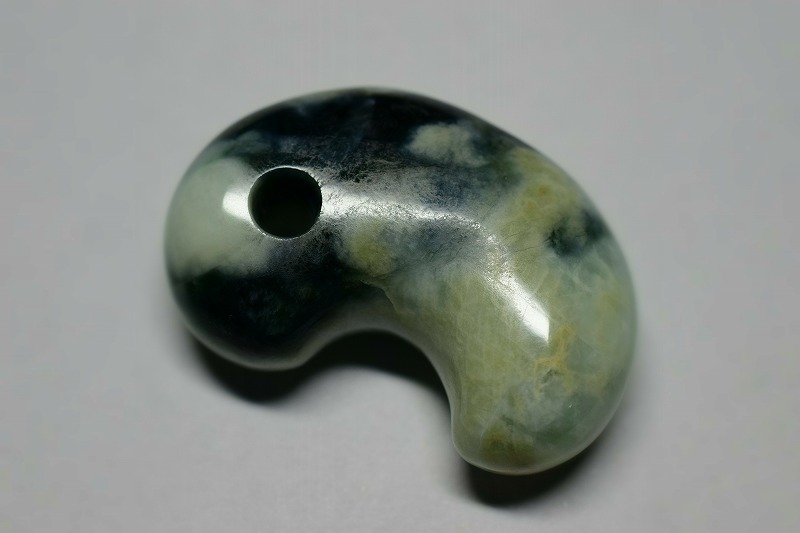糸魚川産翡翠　勾玉　33mm