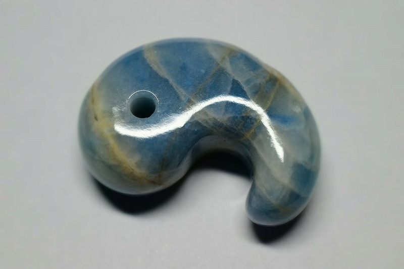 糸魚川産翡翠　勾玉　32mm