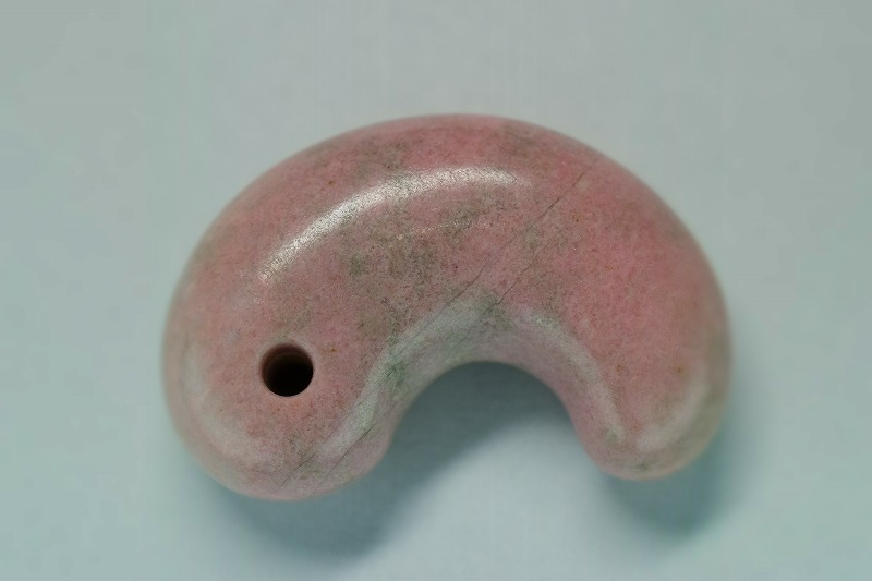 糸魚川産桃簾石　勾玉　36mm