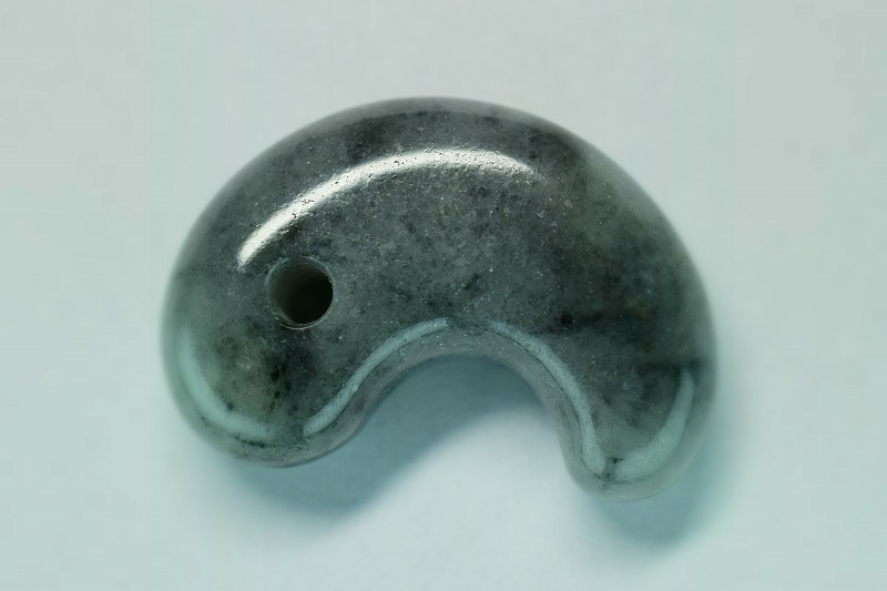 糸魚川産翡翠　勾玉　29mm