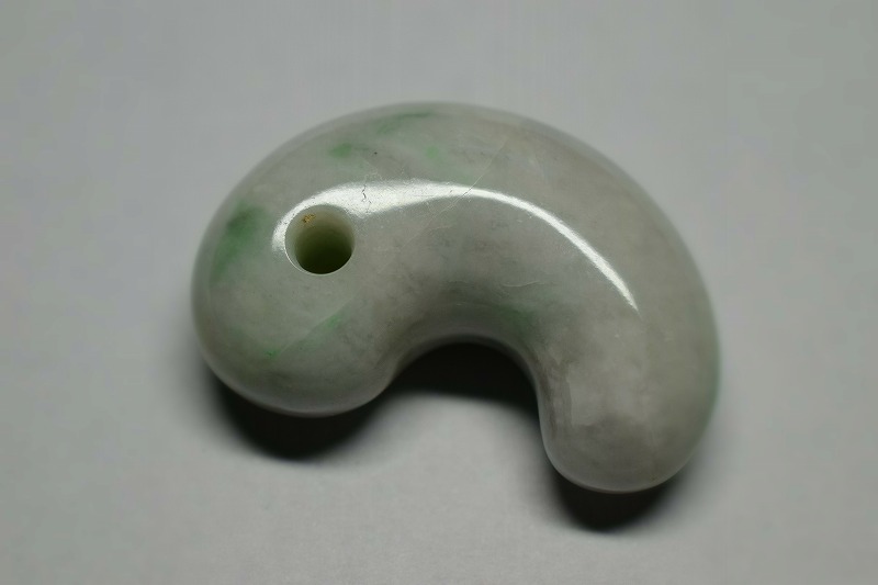 糸魚川産翡翠　勾玉　30mm
