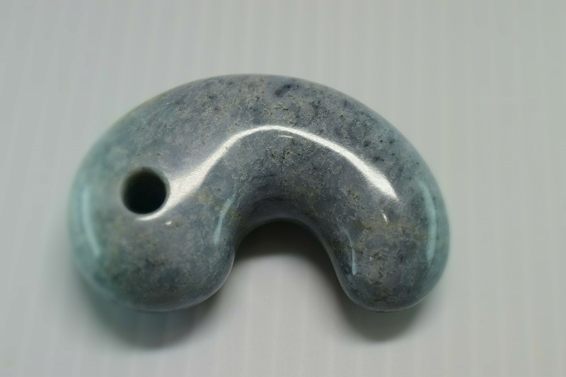 糸魚川産翡翠　勾玉　50mm