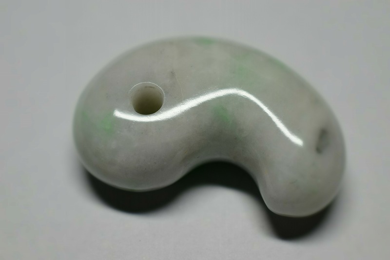 糸魚川産翡翠　勾玉　30mm