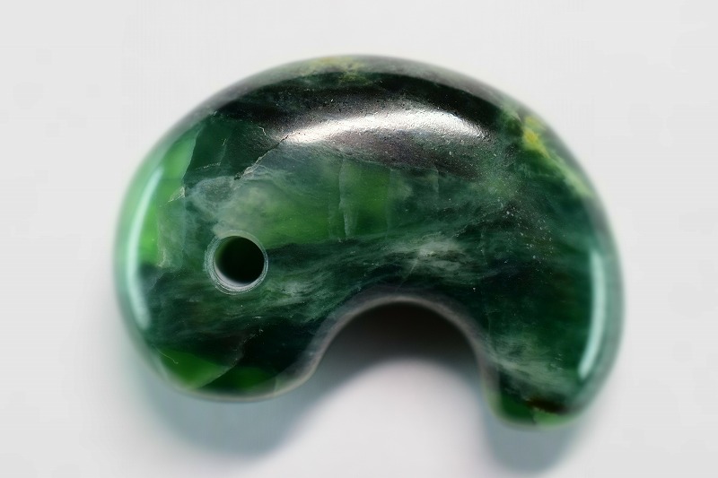 糸魚川産翡翠　勾玉　32mm
